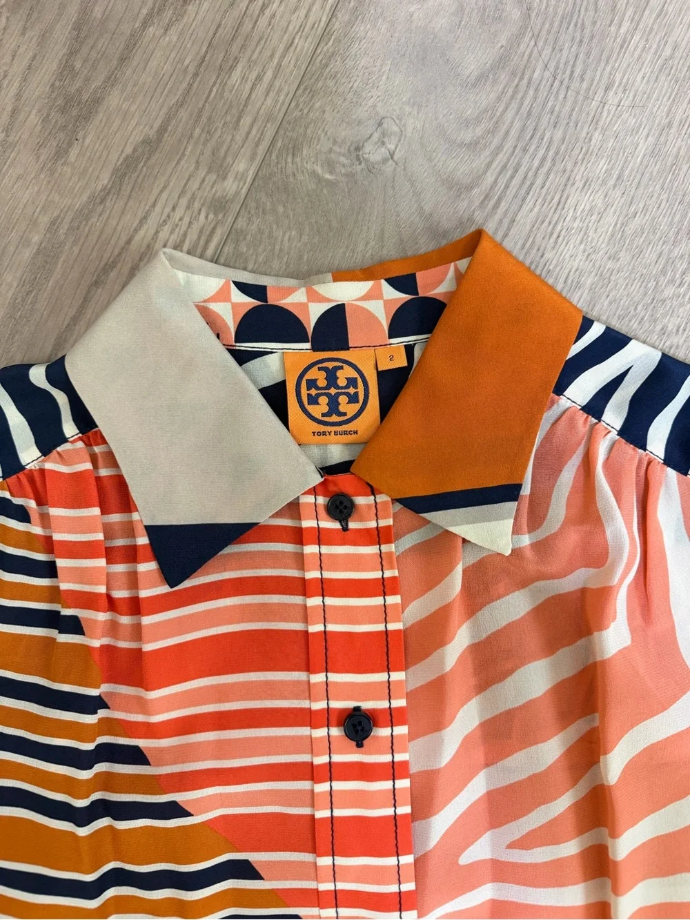 Tory Burch Silk Button-Up Blouse in Coral Navy Burgundy, New w/o tag, Never worn